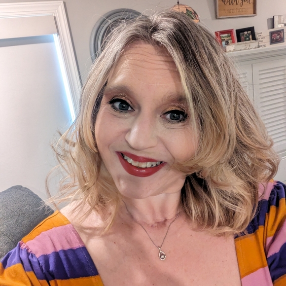 Meet your Posher, Stephaine - Picture 2 of 2